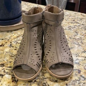 Kids booties size 13